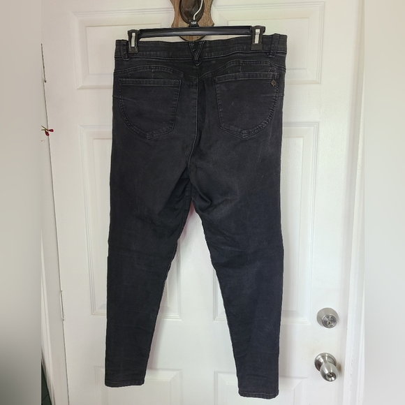 Democracy Woman's Streach Black Denim AB Solutions Booty Lift Jegging, Size: 14 - Picture 14 of 17